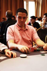 Poker : Arnaud Vicente élimine le premier joueur Arnaud Vicente élimine le premier joueur