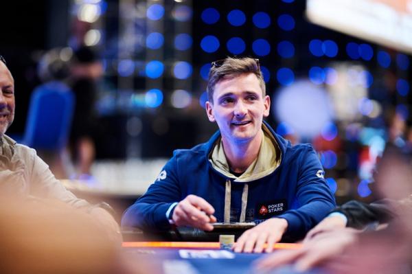 Poker : SPORT : Le champion de biathlon Fabien Claude parle de sa passion pour le poker