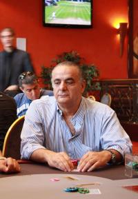 Michel Cohen couche les Dames pré-flop !