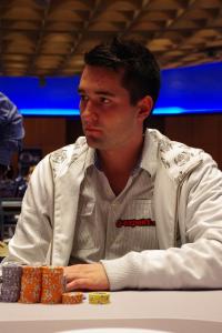 Poker : 3 joueurs left : Julian Kabikte 3 joueurs left : Julian Kabikte