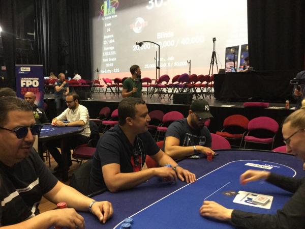 Poker : Lakhdari prend la tete Lakhdari prend la tete