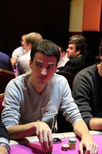 L'action se ralentie, les chip leaders sont...