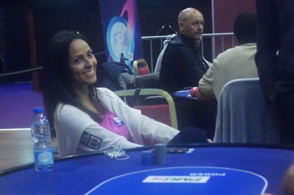 Poker : Quand Sarah apprend que c'est le redraw Quand Sarah apprend que c'est le redraw