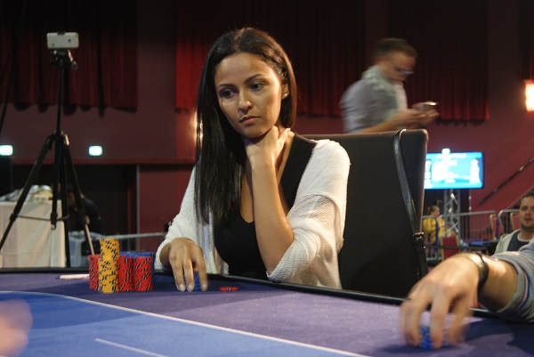Poker : Sarah Herzali one-woman-show Sarah Herzali one-woman-show