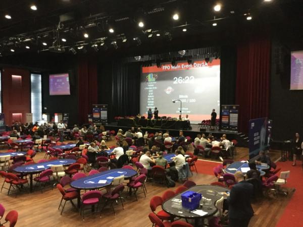 Poker : Un début au petit trot... Un début au petit trot...