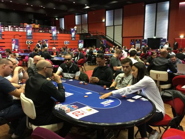 Poker : Emballement précoce Emballement précoce