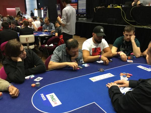 Poker : Une main Une main