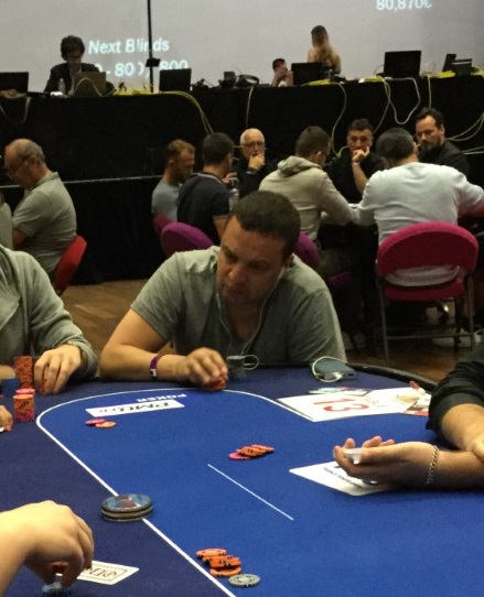 Poker : Omar Lakhdari pas vraiment Omar Lakhdari pas vraiment