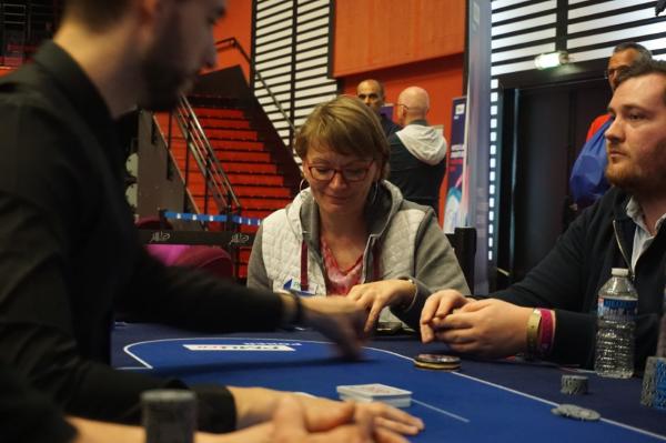 Poker : Last woman standing ! Last woman standing !