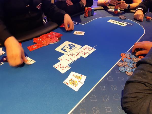 Poker : Une quinte flush et ça repart Une quinte flush et ça repart