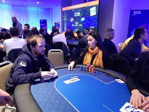 Poker : Du travail d'équipe ! Du travail d'équipe !