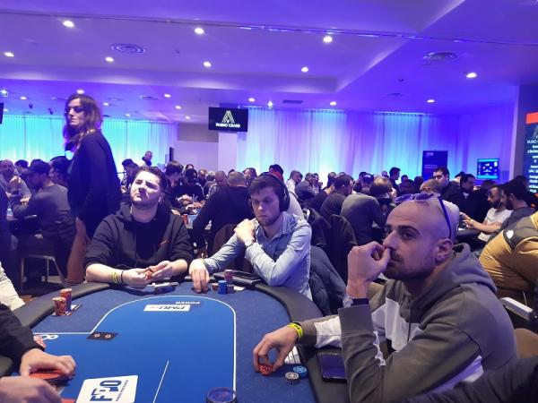 Poker : Maitre Wazo s'envole, Tom Jarry s'effondre Maitre Wazo s'envole, Tom Jarry s'effondre