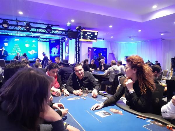 Poker : Misez tout sur Omar Lakhdari, gagnant s'il vous plait ! Misez tout sur Omar Lakhdari, gagnant s'il vous plait !