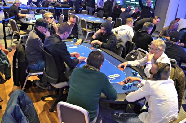 Poker : FPO Aix en Provence : Seize cracks pour le sprint final. Suivez le coverage live FPO Aix en Provence : Seize cracks pour le sprint final. Suivez le coverage live