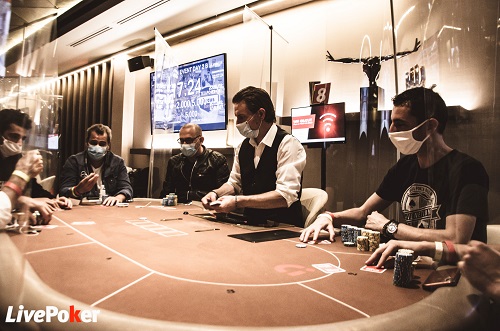 Poker : Nicolas Le Floch ne répond plus, il rejoint le rail en 32ème position dans ce DAY 2B Nicolas Le Floch ne répond plus, il rejoint le rail en 32ème position dans ce DAY 2B