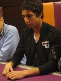 Poker : Adam éliminé dans la foulée Adam éliminé dans la foulée