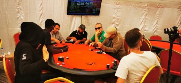 Poker : 13 joueurs pour un titre 13 joueurs pour un titre