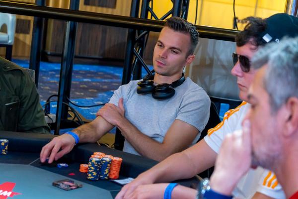 Poker : 12 hommes pour un titre et 130.000 € 12 hommes pour un titre et 130.000 €