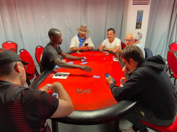 Poker : Petits problèmes techniques à Dakar Petits problèmes techniques à Dakar