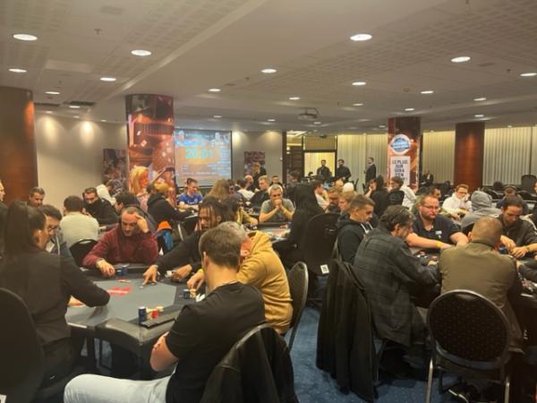 Poker : Le dinner break est terminé, place au Main Event ! Le dinner break est terminé, place au Main Event !