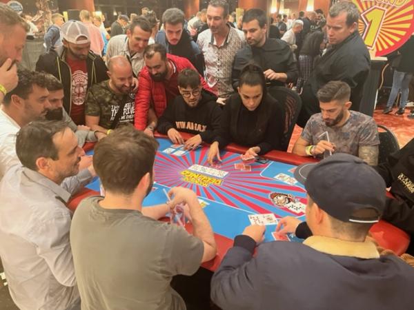 Poker : C'est parti pour le Midnight Deglinguo ! C'est parti pour le Midnight Deglinguo !