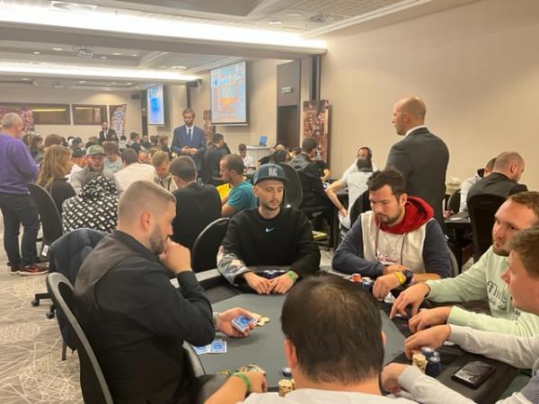 Poker : C'est busto pour Leo ! C'est busto pour Leo !
