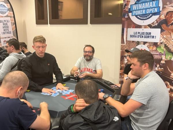 Poker : Hadrien Gallois au dessus de l'average sur le Monster Stack Hadrien Gallois au dessus de l'average sur le Monster Stack