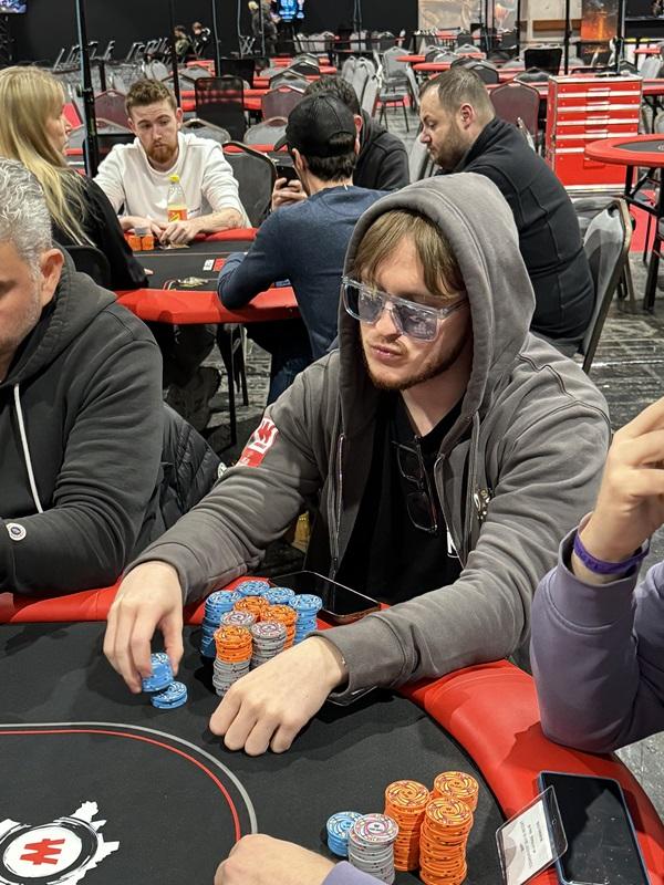 Titas Gancierius explose les compteurs et affole le field du Main Event !