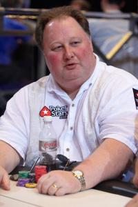 Poker : EPT Monte Carlo : Greg Raymer joue l'arbitre EPT Monte Carlo : Greg Raymer joue l'arbitre