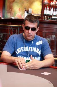 Poker : Petite frayeur pour Suat Uyanik juste avant la pause Petite frayeur pour Suat Uyanik juste avant la pause