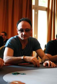 Poker : Franck Kalfon surfe sur la vague Franck Kalfon surfe sur la vague