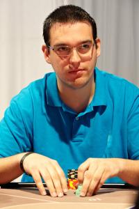 Poker : Locsta marche sur sa table Locsta marche sur sa table