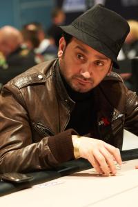 Monster pot pour Cyril Hanouna