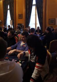 Poker : Première main, premier sortant Première main, premier sortant