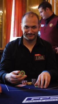 Poker : Fabien Perrot le retardataire Fabien Perrot le retardataire