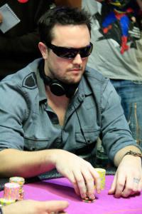 Poker : Emile se fait tout Petit Emile se fait tout Petit